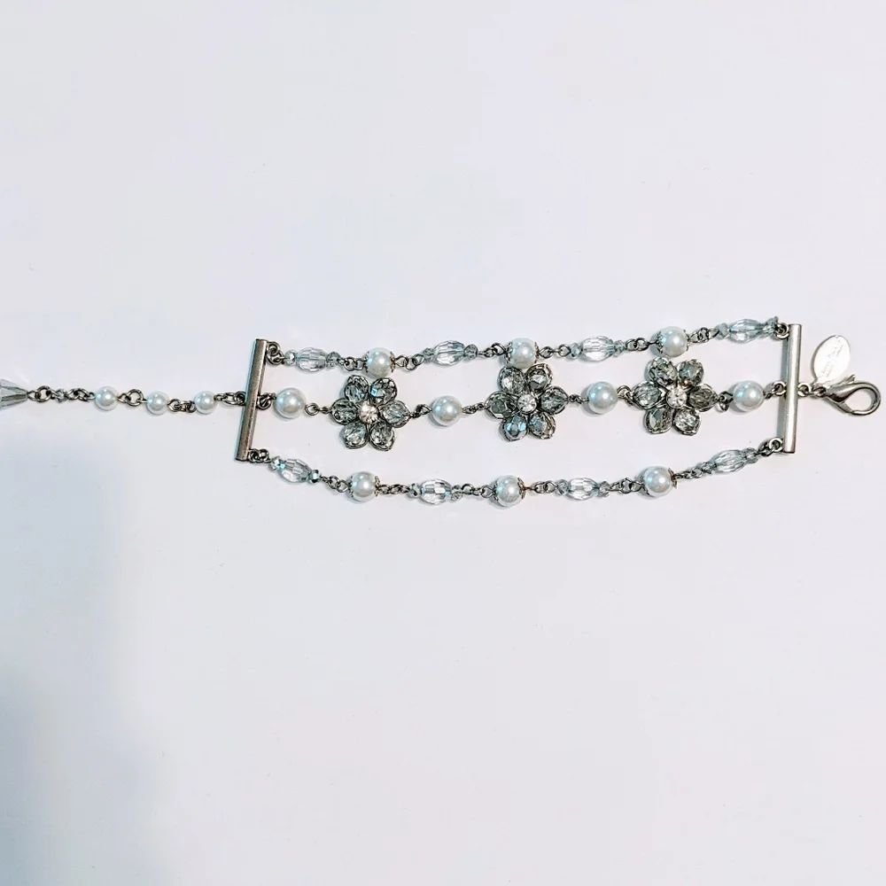 White House Black Market Faux Pearl Rhinestone and Silver Tone Bracelet Like New - Picture 2 of 4